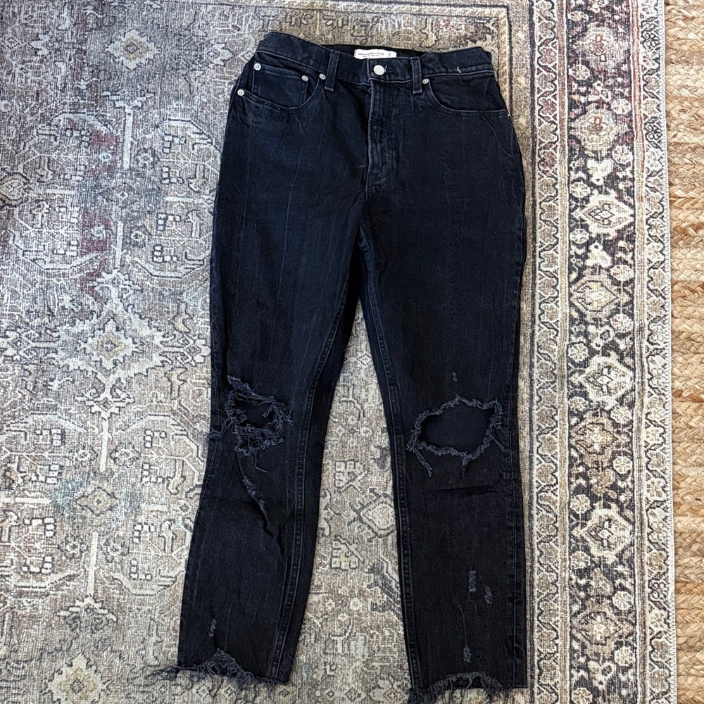 Abercrombie & Fitch Black High Rise Mom Jeans 4/27